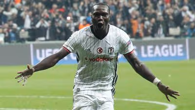 NOME DE PESO NA MIRA! 🎯 São Paulo negocia com o atacante camaronês Vincent Aboubakar.