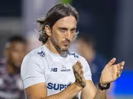 MUDANÇA À VISTA? Luis Zubeldía surge como forte candidato para assumir a seleção da Venezuela.