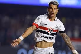 DE SAÍDA DO MORUMBIS? Gigante turco estuda fazer proposta por Ferreirinha, do São Paulo.