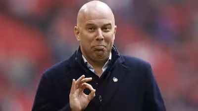 O "improviso" de Slot no Liverpool e a lenda de que jogadores não mudam de posição