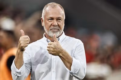 ATÉ O GRE-NAL! ⏳ Grêmio banca Mano Menezes, mas clássico vira 'final de Copa' para o treinador.