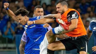 Momentos da briga generalizada na final do Campeonato Mineiro entre Cruzeiro e Atlético-MG (em 8 de março de 2026)