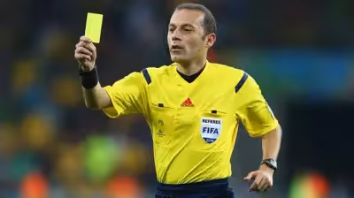 I migliori consigli per scommettere sui mercati dei cartellini nelle partite di calcio