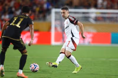 Diante da boa fase, Flamengo vê crescer o interesse em Léo Ortiz