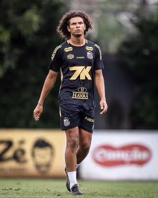 Willian Arão analisa elenco do Santos em apresentação: 'Um time com fome e vontade'