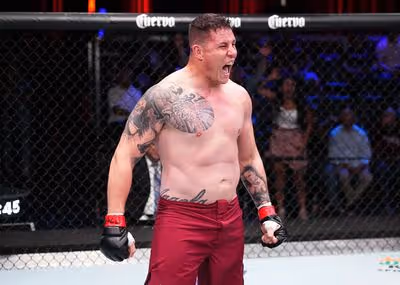 UFC 317: Jhonata Diniz castiga Alvim Hines em pé e volta a vencer no Ultimate