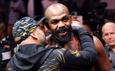 Jon Jones está de volta ao UFC e quer lutar na Casa Branca