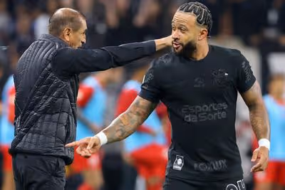 Memphis aumenta lista de polêmicas e vira preocupação no Corinthians