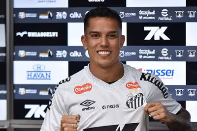 Igor Vinícius celebra retorno ao Santos: 'Significa muito pra mim'