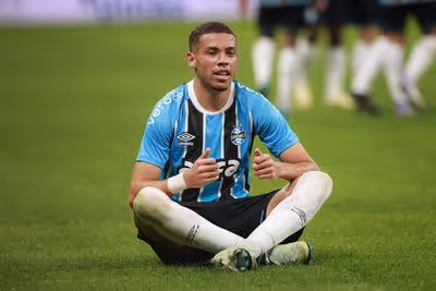 Primeiro gol e título: Alysson vive noite inesequecível no Grêmio