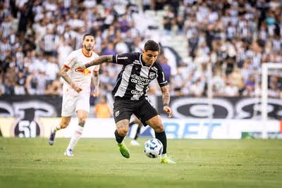 Ceará supera RB Bragantino e volta a vencer em casa no Brasileirão