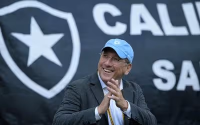 Fala de John Textor sobre ex-técnico do Botafogo divide opiniões: 'Pra que?'