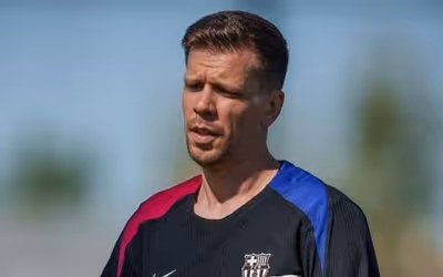 Barcelona anuncia renovação de contrato com goleiro