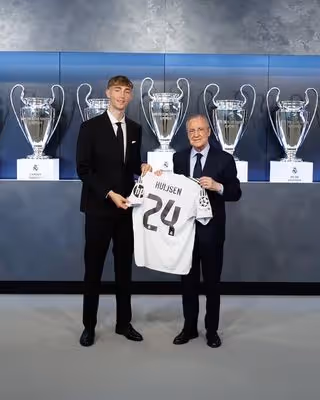 Jogador titular da seleção espanhola é apresentado no Real Madrid