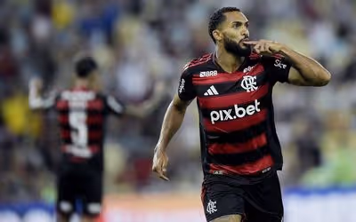 Atacantes do Flamengo despertam interesse do futebol árabe