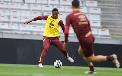Léo Pelé sente lesão muscular e deve ficar fora do Athletico por até dois meses