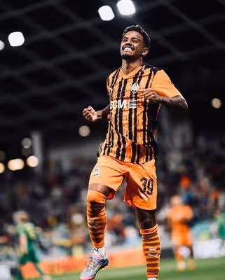 Newerton em ação pelo Shakhtar Donetsk