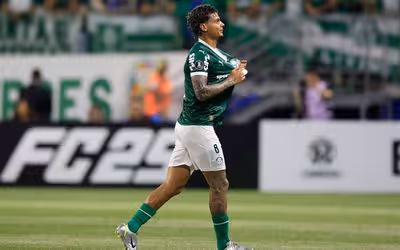 Titular do Palmeiras sente desconforto e vira dúvida para estreia no Mundial