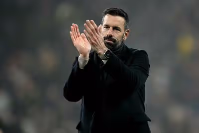 Leicester toma decisão sobre Van Nistelrooy após rebaixamento