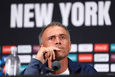 Luis Enrique manda indireta para ex-jogadores do PSG: 'Não queremos uma estrela'