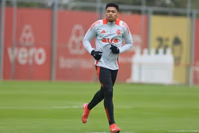 Roger Machado tem três nomes para a zaga do Internacional
