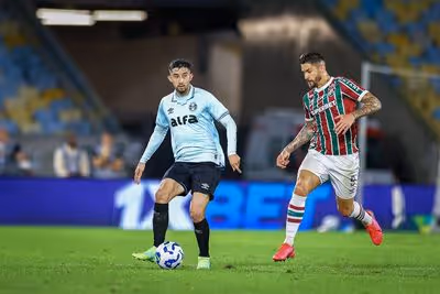 O que acontece com Villasanti no Grêmio?