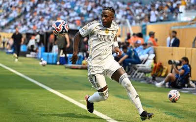 Técnico do Pachuca se derrete por Vini Jr, do Real Madrid
