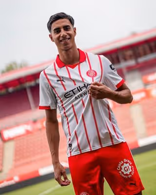 Vitor Reis, ex-Palmeiras, é anunciado como jogador do Girona