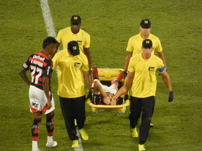 Ayrton Lucas sofre grave lesão em Flamengo x São Paulo