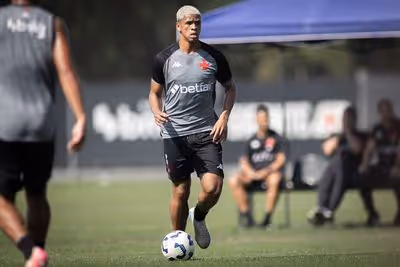 Vasco acerta retorno de Barros