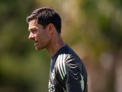 Xabi Alonso indica surpresa na escalação do Real Madrid para estreia no Mundial