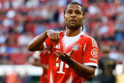 Bayern leva susto, mas brilha com trinca ofensiva e mantém 100% na Bundesliga