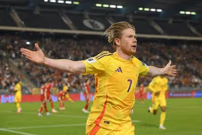 De Bruyne fecha contrato de dois anos com o Napoli