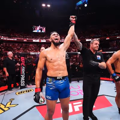 Johnny Walker faz piada ao desafiar ex-campeão no UFC
