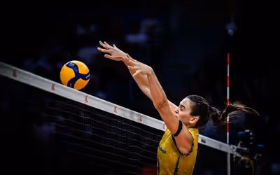 Vôlei: Júlia Kudiess encanta torcedores com atuação na VNL