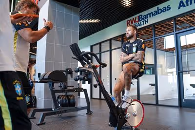 Neymar tem treinado na academia desde que se apresentou à Seleção