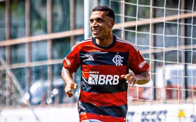 Flamengo rescinde contrato com jogador após empréstimos