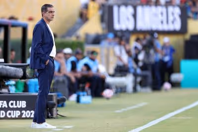 Renato Paiva supera desconfiança e cresce com o Botafogo