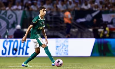 Gigante europeu confirma saída de ex-Palmeiras a novo clube