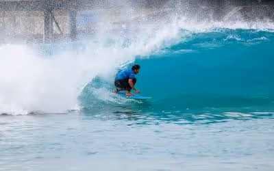 Yago Dora e Filipe Toledo avançam às quartas em J-Bay na WSL