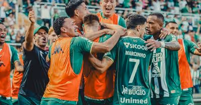Chapecoense reverte desvantagem e confirma vaga na final do Catarinense