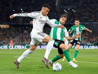 Real Madrid sofre empate no fim contra o Betis e se complica na briga pelo título Espanhol