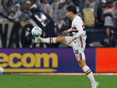 Corinthians vence São Paulo em clima de confusão e atrasos na partida