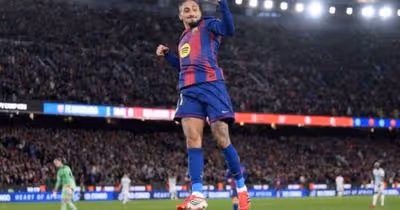Barcelona vence Oviedo com gol de Raphinha e retoma liderança do Espanhol