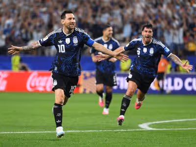Com Messi começando no banco, Argentina vence Jordânia e enfrenta Cabo Verde no mata-mata