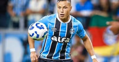 Novo titular, Marlon expõe desejo em ficar no Grêmio: 'Escrever minha história'