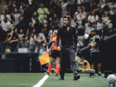 Atlético-MG poupa cinco titulares para estreia na Sul-Americana; zagueiro retorna