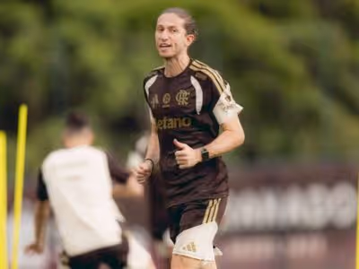 Filipe Luís entra na mira do Chelsea