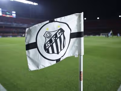 Santos anuncia renovação com atacante do elenco