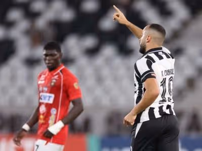 Arthur Cabral ganha moral após novo gol pelo Botafogo: